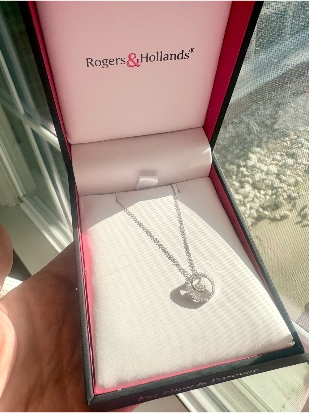 Silvery swirl necklace